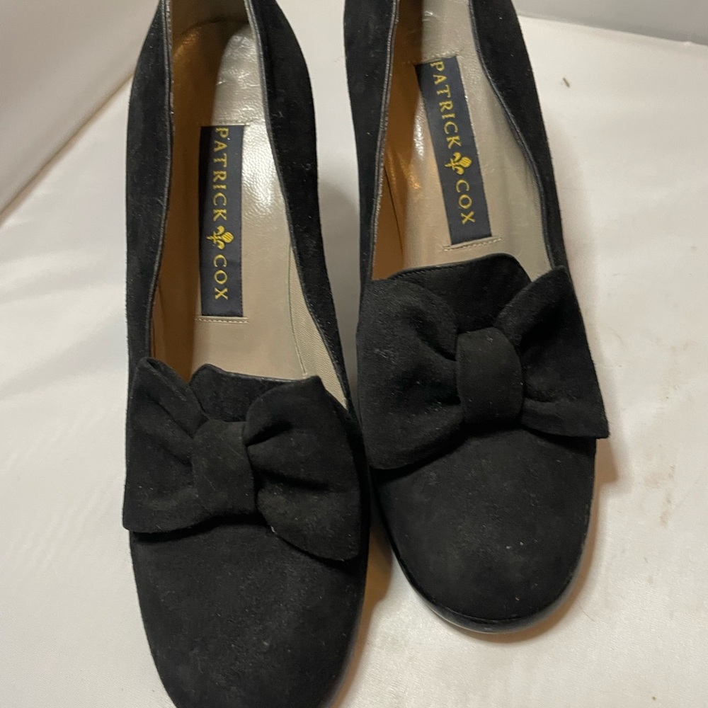 Black suede pump
